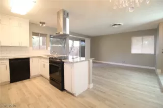 Photo #3: 2137621 Listing