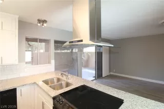 Photo #5: 2137621 Listing