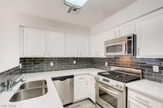 Photo #5: 2137638 Listing 