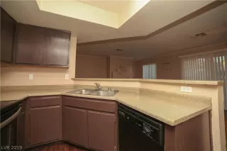 Photo #4: 2137668 Listing 