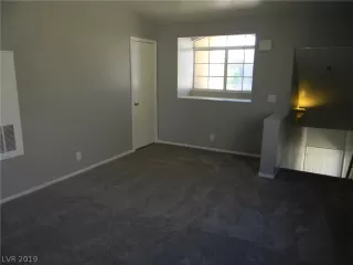 Photo #4: 2137676 Listing