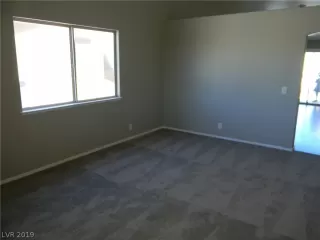 Photo #5: 2137676 Listing