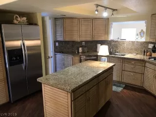 Photo #2: 2137695 Listing