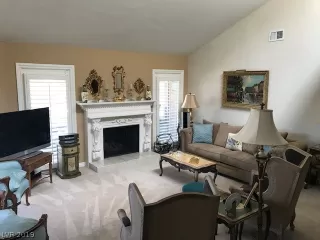 Photo #4: 2137695 Listing