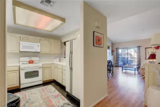 Photo #4: 2137730 Listing