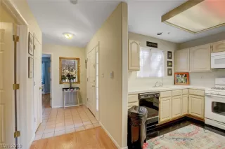 Photo #5: 2137730 Listing