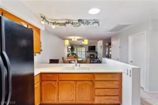 Photo #4: 2137774 Listing