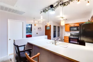 Photo #5: 2137774 Listing