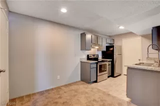 Photo #4: 2137817 Listing