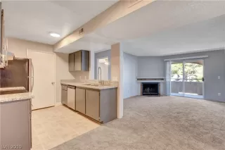 Photo #5: 2137817 Listing