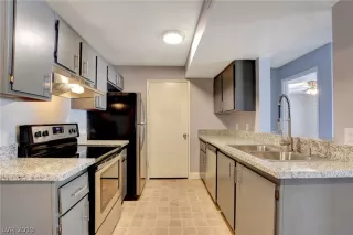 Photo #6: 2137817 Listing