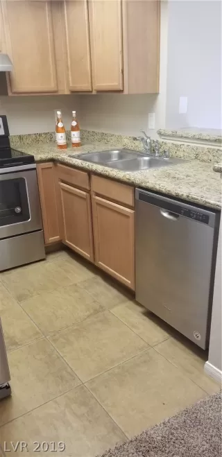 Photo #5: 2137883 Listing 