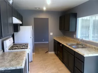 Photo #5: 2137978 Listing