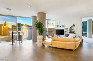 Photo #1: 2137996 Listing