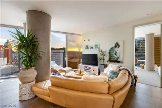 Photo #2: 2137996 Listing