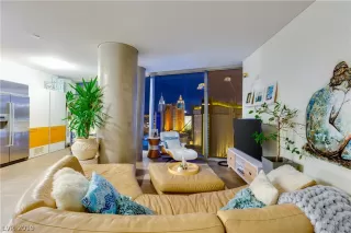 Photo #3: 2137996 Listing