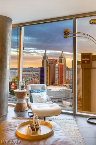 Photo #4: 2137996 Listing