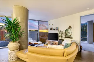 Photo #5: 2137996 Listing