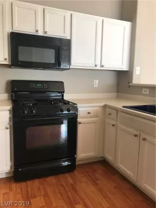 Photo #3: 2138023 Listing 