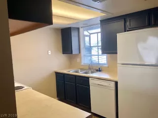 Photo #3: 2138080 Listing