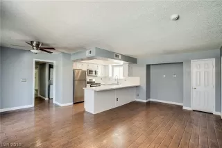 Photo #3: 2138118 Listing