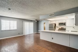 Photo #5: 2138118 Listing