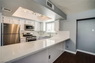 Photo #6: 2138118 Listing