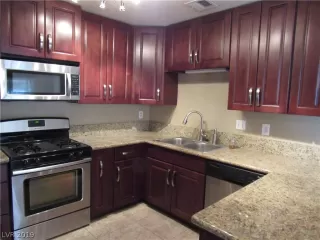 Photo #5: 2138132 Listing 