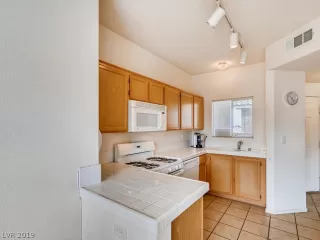 Photo #2: 2138230 Listing 