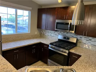 Photo #4: 2138258 Listing