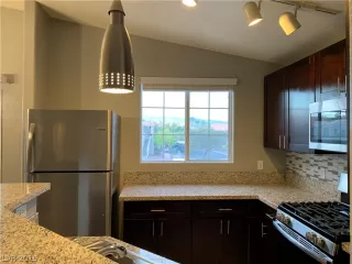 Photo #5: 2138258 Listing