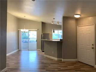 Photo #6: 2138258 Listing