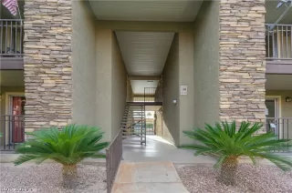 Photo #5: 2138272 Listing 