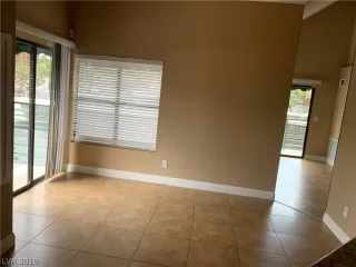 Photo #4: 2138297 Listing