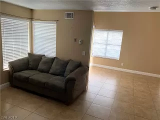 Photo #5: 2138297 Listing