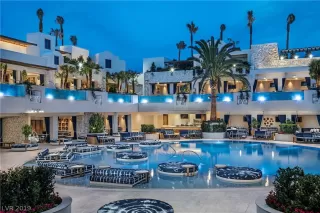 Photo #4: 2138347 Listing