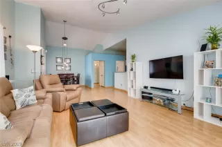 Photo #5: 2138398 Listing 