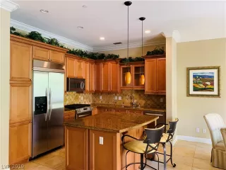 Photo #3: 2138420 Listing