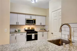 Photo #3: 2138477 Listing