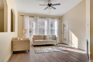 Photo #4: 2138477 Listing