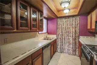 Photo #5: 2138637 Listing 