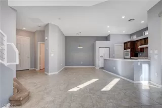 Photo #5: 2138846 Listing