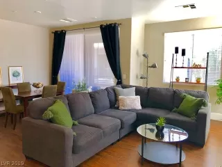 Photo #3: 2138850 Listing