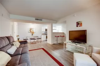 Photo #2: 2138867 Listing