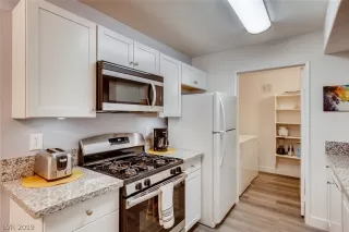 Photo #4: 2138867 Listing