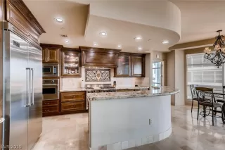 Photo #6: 2138874 Listing