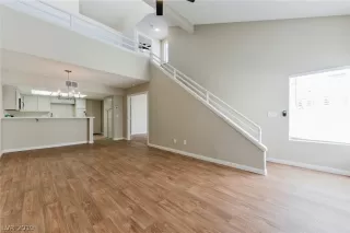 Photo #4: 2138884 Listing