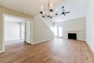 Photo #5: 2138884 Listing