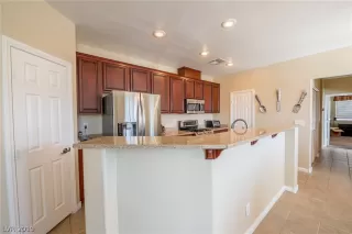 Photo #6: 2138898 Listing