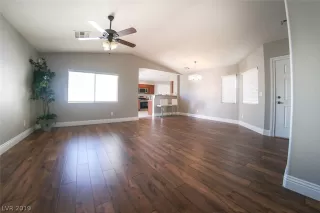 Photo #6: 2138925 Listing